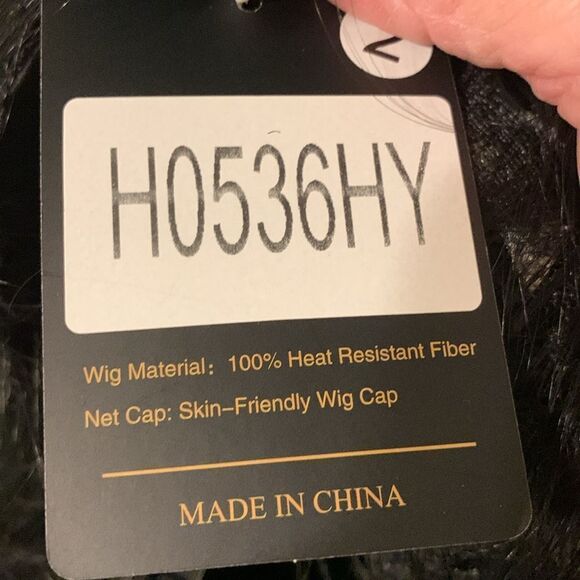 Beautiful Black Heat Resistant Synthetic Wig. Very soft. Feels real - Picture 7 of 13